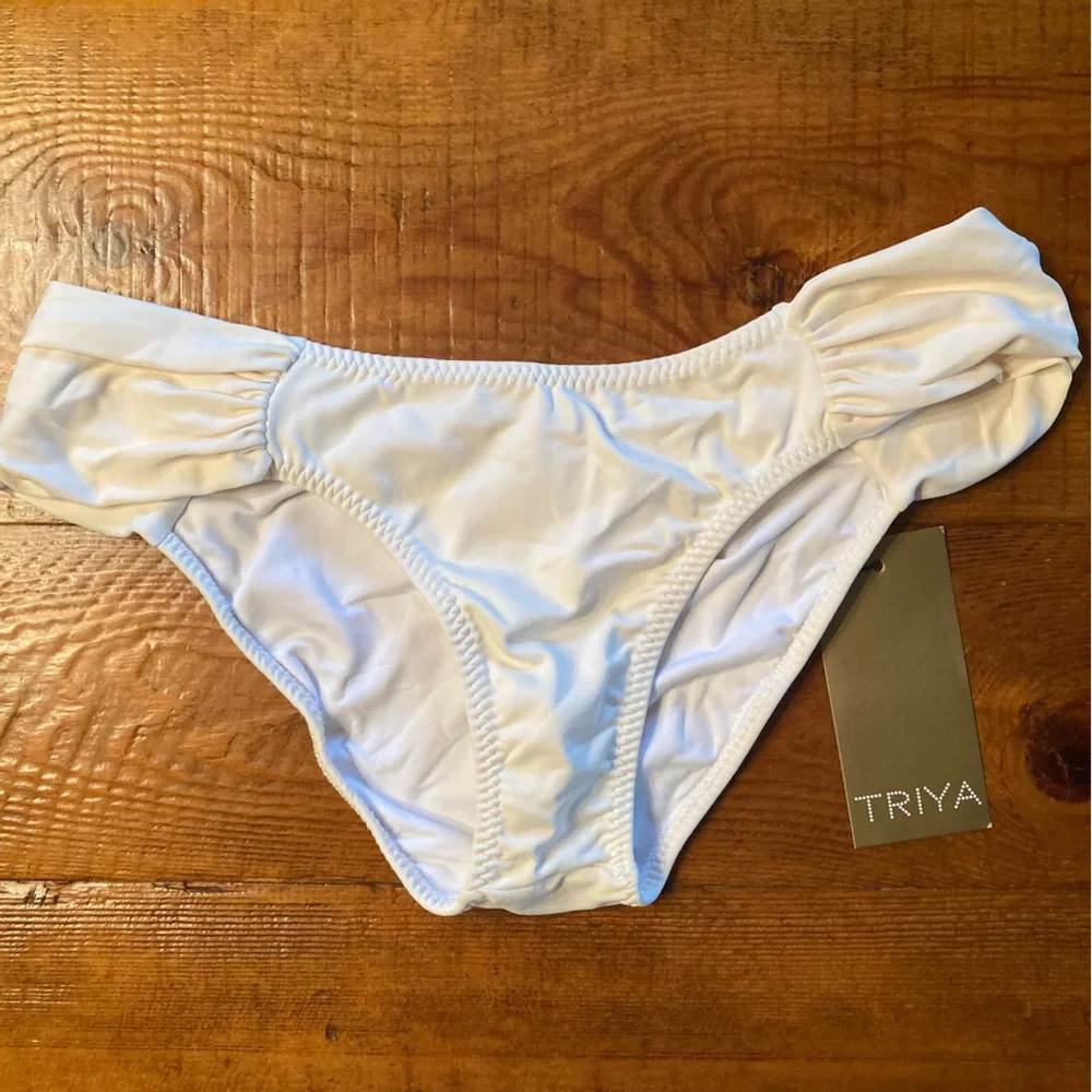 NEW Triya Brazil Off White Bikini Set Bandeau Top Brazilian Cut Bottoms Size XS
